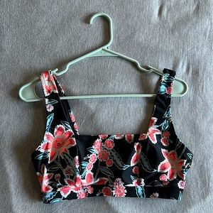 Womens bikini top, Size medium